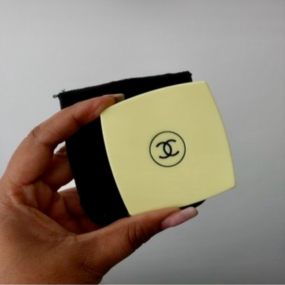 CHANEL Mirror Duo Compact Double Facette in Yellow GWP NWB - Picture 5 of 10